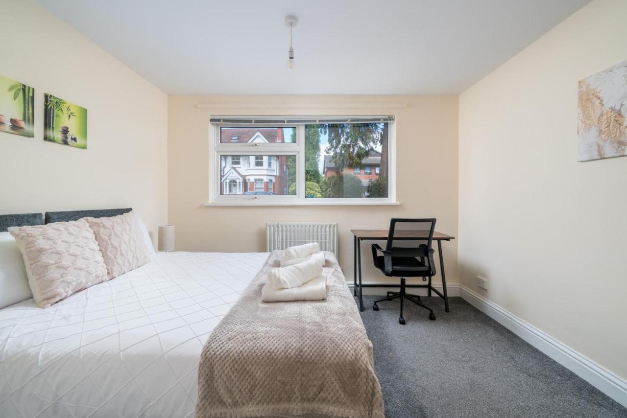 Redhill Surrey 2 Bedroom Pet Friendly Apartment By Sublime Stays Exterior foto