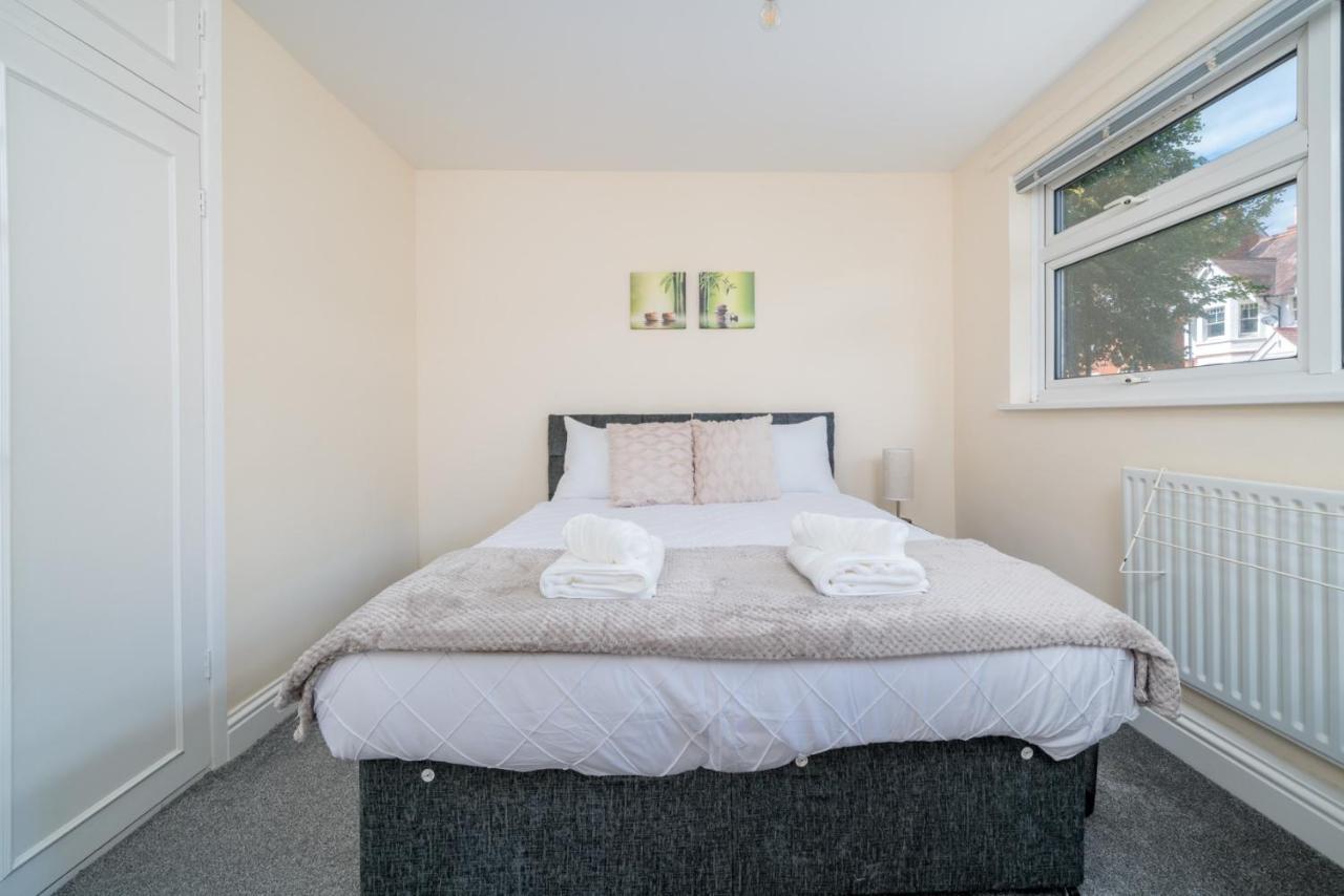 Redhill Surrey 2 Bedroom Pet Friendly Apartment By Sublime Stays Exterior foto