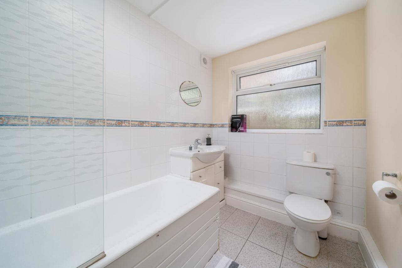 Redhill Surrey 2 Bedroom Pet Friendly Apartment By Sublime Stays Exterior foto