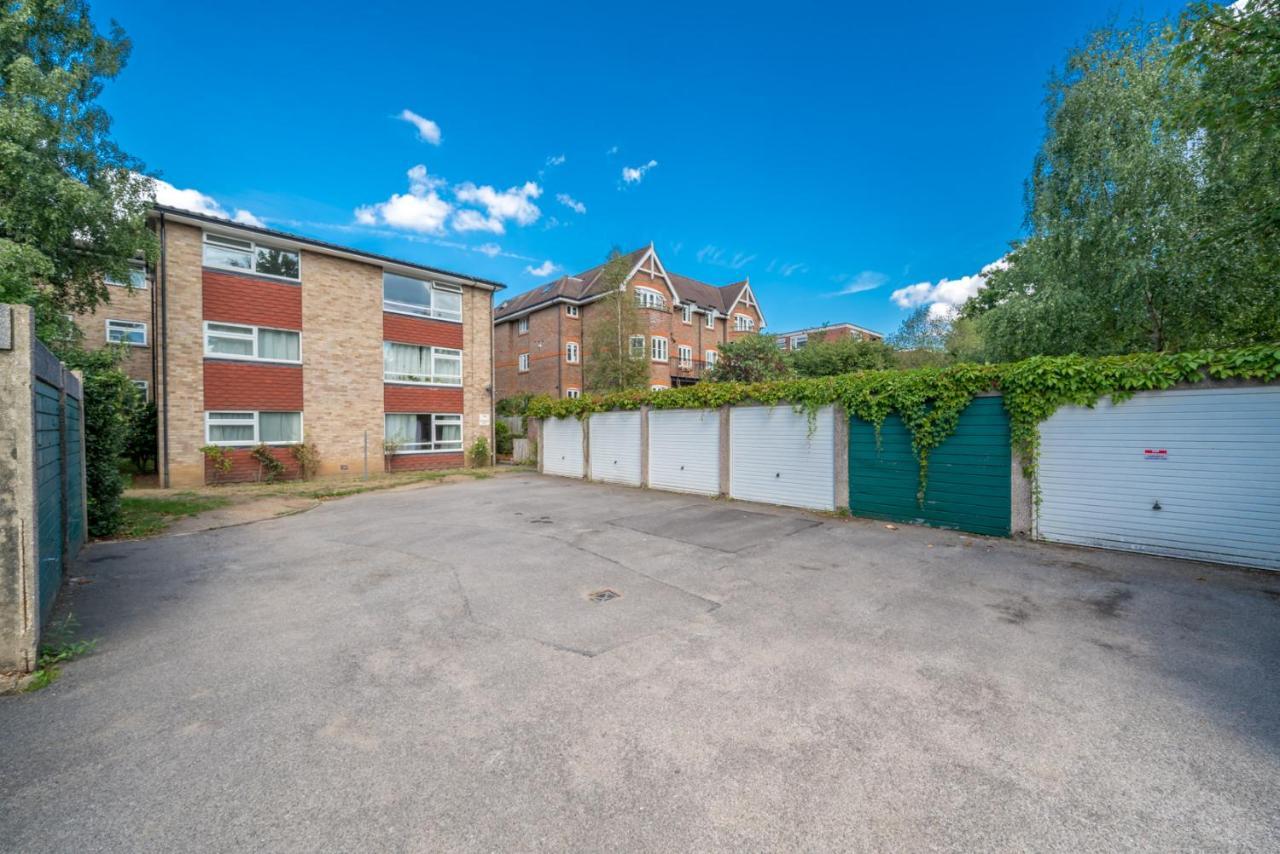 Redhill Surrey 2 Bedroom Pet Friendly Apartment By Sublime Stays Exterior foto